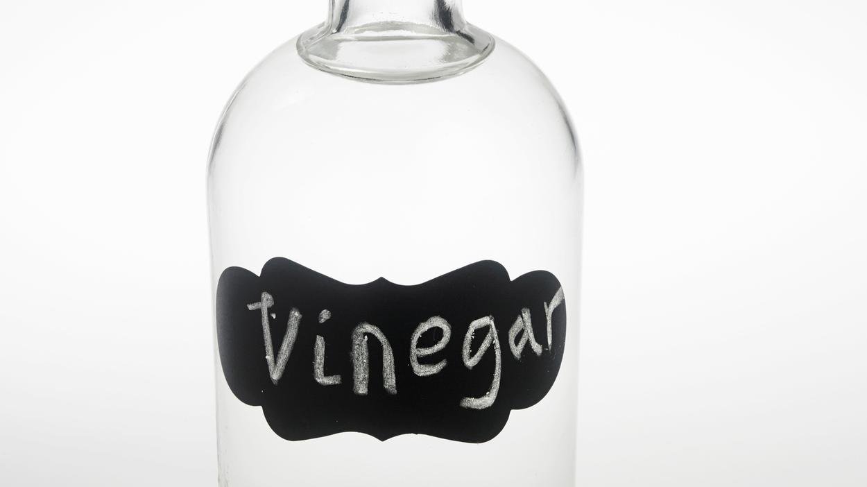 How to use white vinegar?